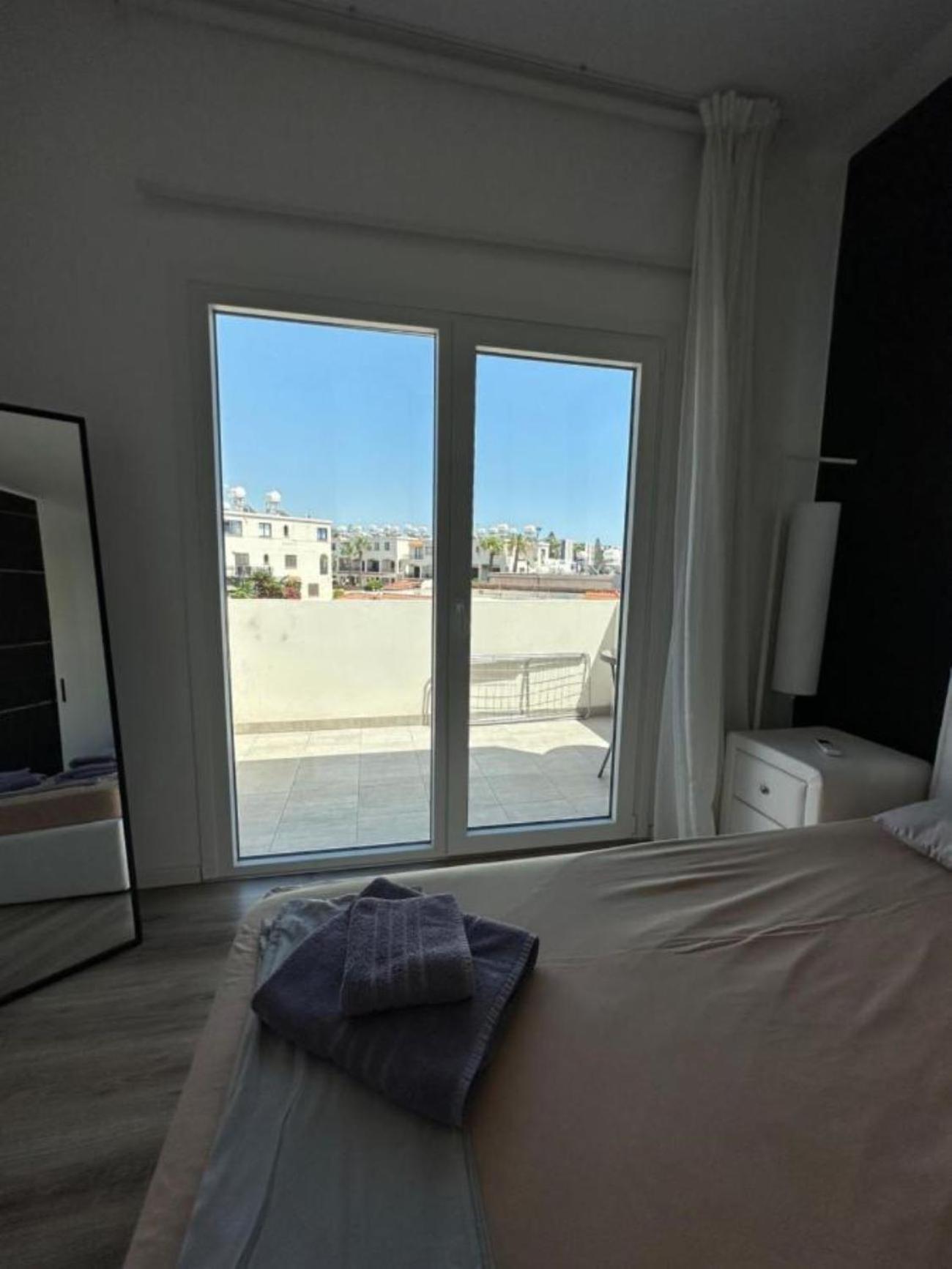H&O Boulevard Breeze Apartment! Paphos Exterior photo