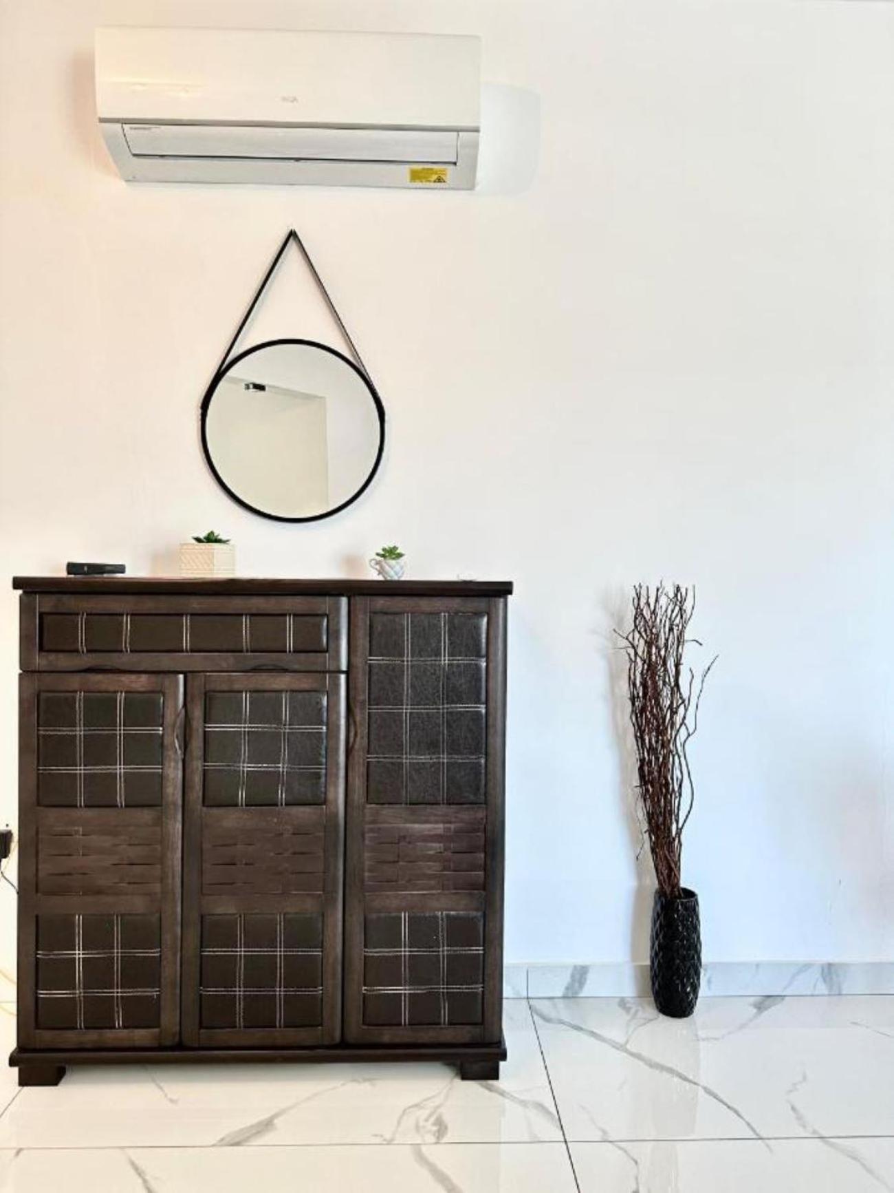 H&O Boulevard Breeze Apartment! Paphos Exterior photo