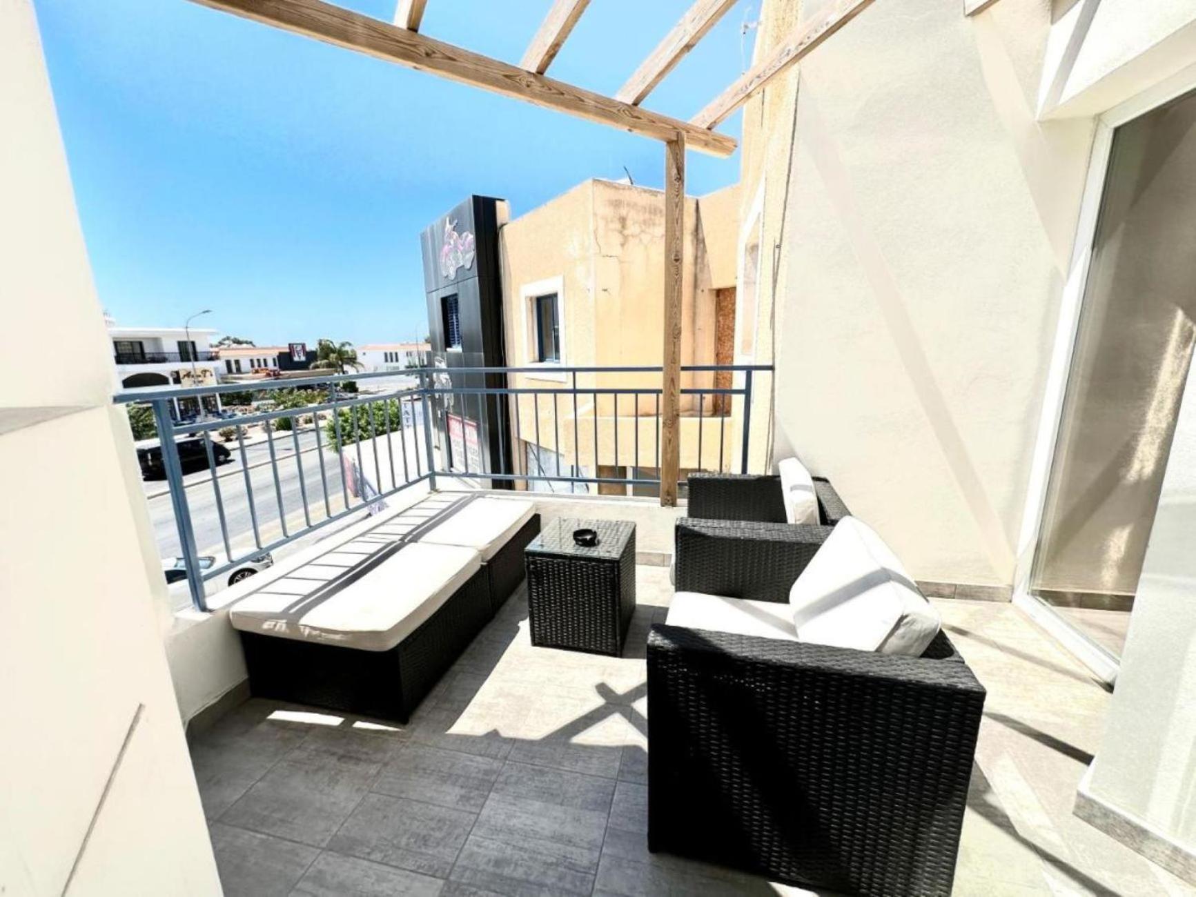 H&O Boulevard Breeze Apartment! Paphos Exterior photo