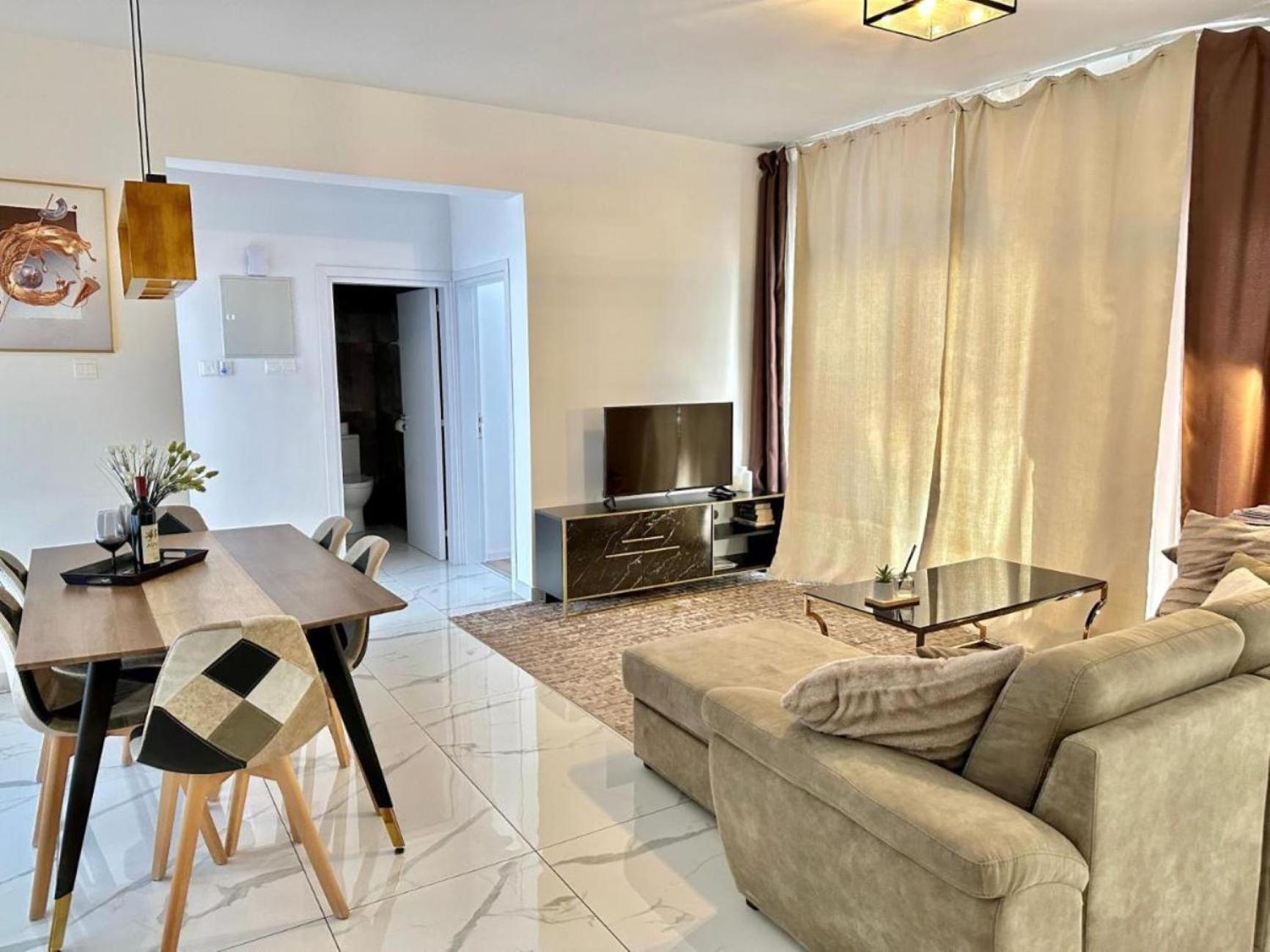H&O Boulevard Breeze Apartment! Paphos Exterior photo