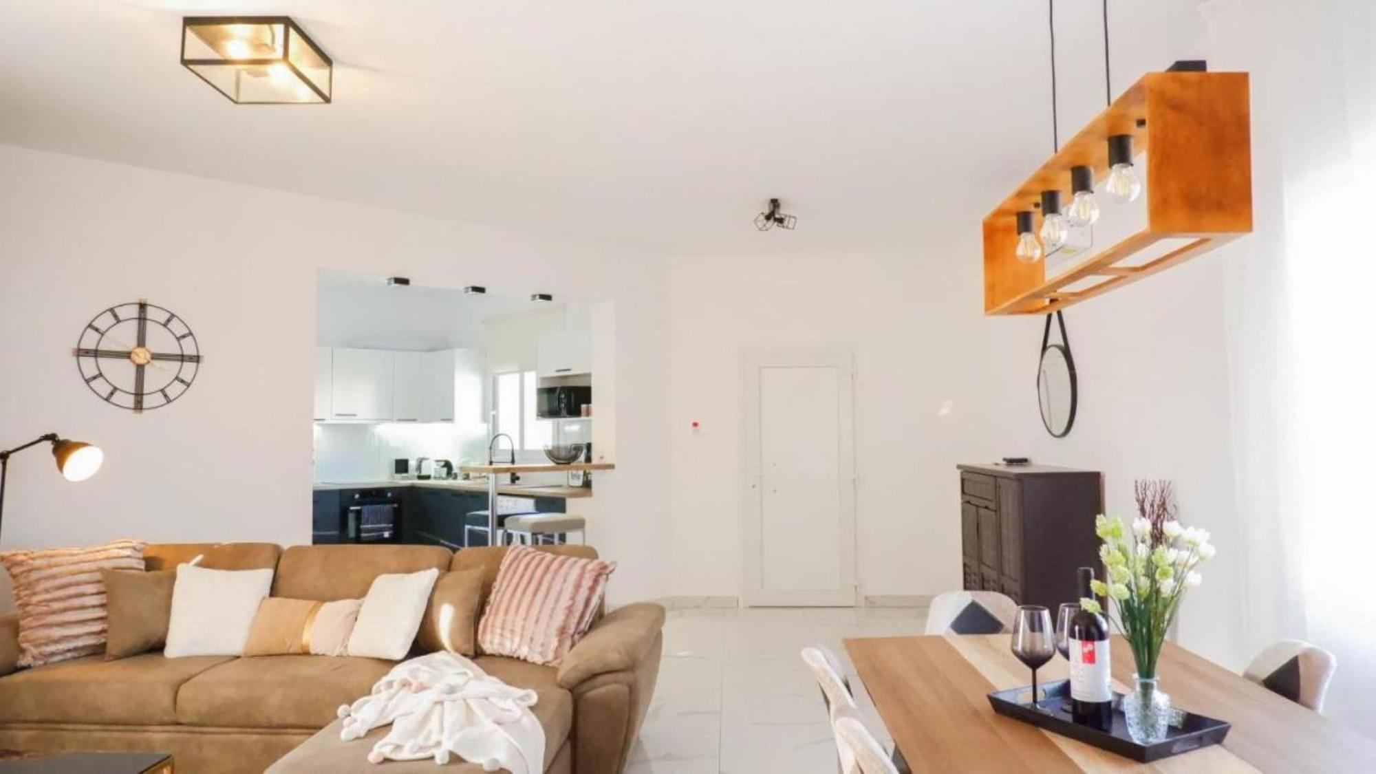 H&O Boulevard Breeze Apartment! Paphos Exterior photo