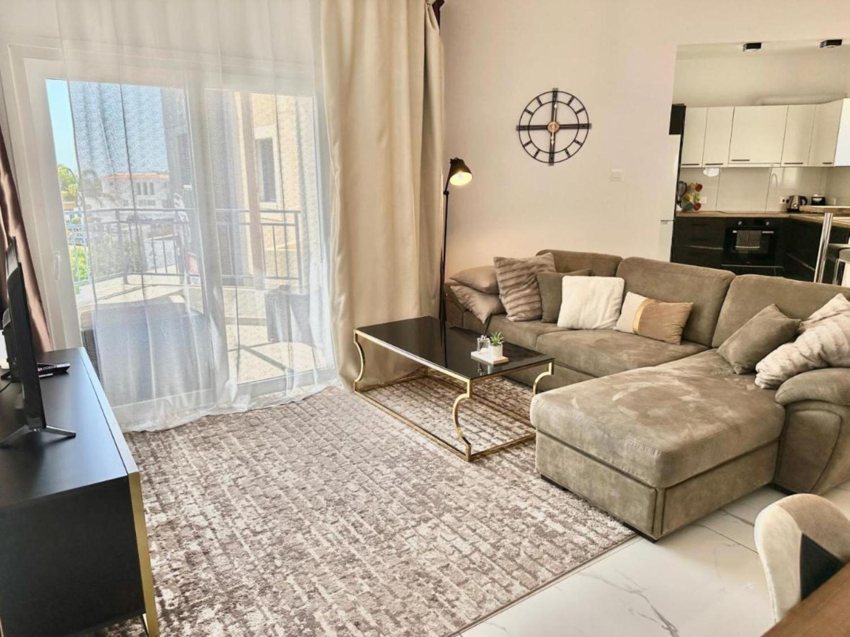 H&O Boulevard Breeze Apartment! Paphos Exterior photo